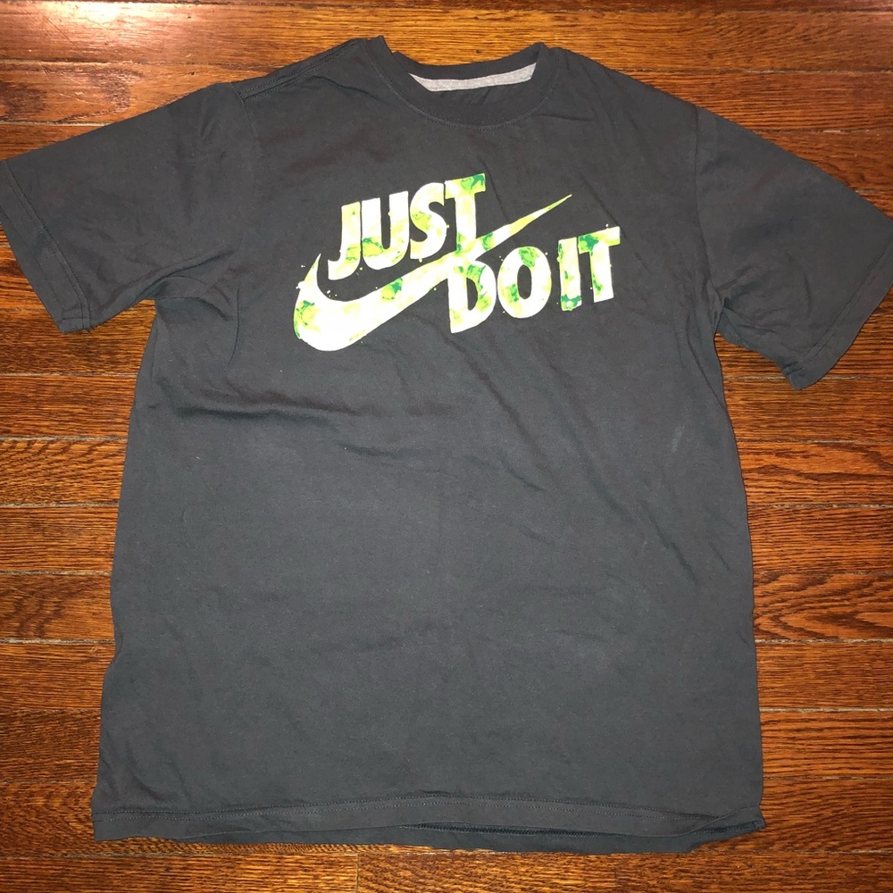 Boys Nike Tee Size XL